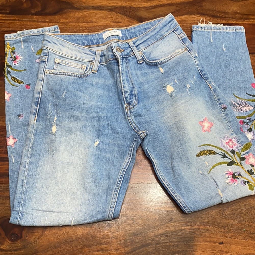Zara Lightwash Distressed Floral Embroidered Jeans - Picture 2 of 9